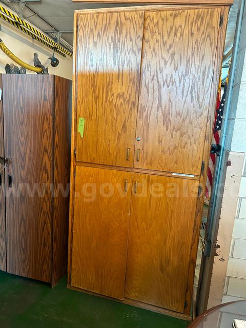3 wood cabinets   lot 17