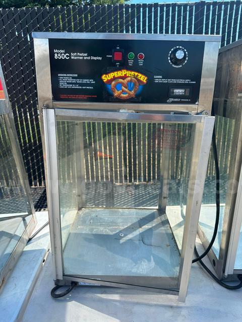 J&J Snack Foods SuperPretzel 850C Soft Pretzel Warmer and Display Case