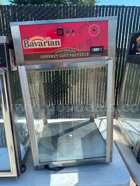 J&J Snack Foods SuperPretzel Bavarian JJ850 Soft Pretzel Warmer and Display Case