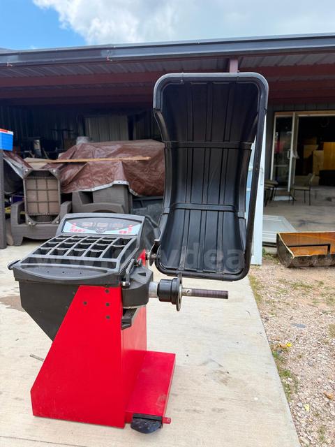 Snap-on Automotive Tire Wheel Balancer EEWB304D Shop Equipment