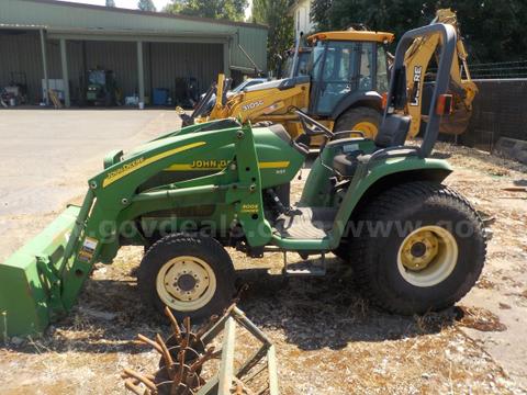 4200 John Deere tractor with loader bucket