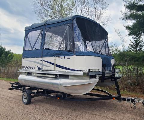 Pontoon boat
