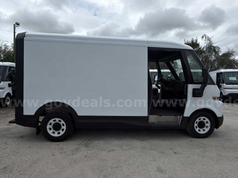 2024 BrightDrop Zevo 400 Base AWD Cargo Delivery Van  MSRP  $82,585.00 - Brand New, Still Under Warranty
