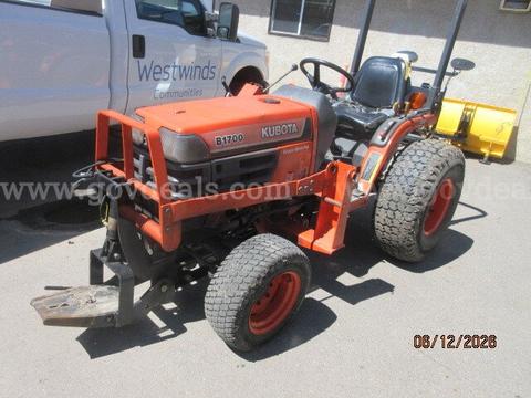 1998 Kubota Tractor - Model B1700 - Includes 2 attachments - Front End Blade and