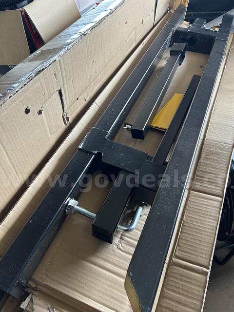FREE SHIPPING - NEW 60" Clamp-On Pallet Forks 2000 lb Capacity w/ Stabilizer Bar