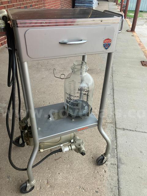 GomCo Portable Vacuum Suction Pump table