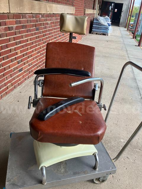 Dentist chair