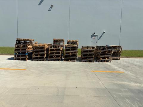 Wood Pallets - Used Lot of 165 pallets