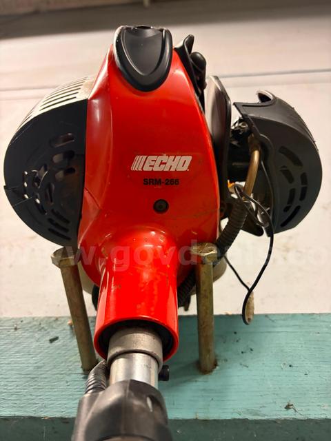 Echo SRM-266 25.4 cc professional-grade gas straight-shaft string trimmer