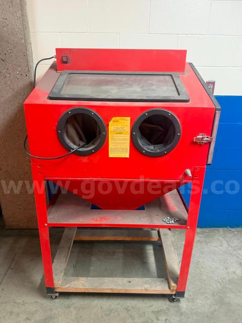 Habor Frieght Central Pneumatic 40 lb. Capacity Floor Abrasive Blast Cabinet