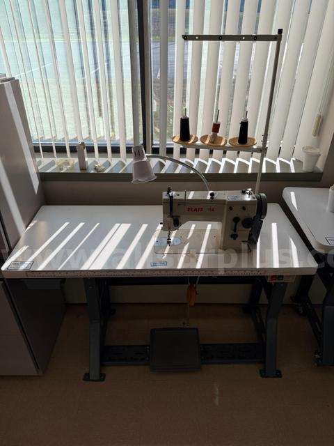 Pfaff 114 Industrial Zig-Zag Sewing Machine