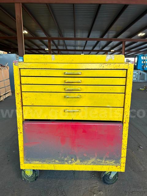 One Generic Used Toolbox