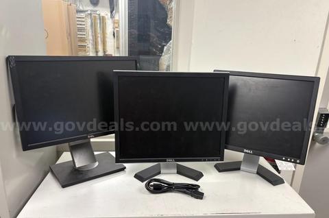 17x Dell Monitors, 2x HP Monitors