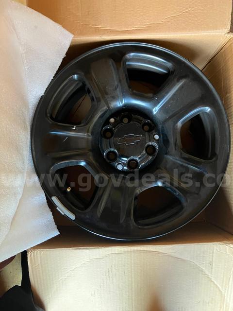 20" Factory wheels from a 2024 Chevy Tahoe