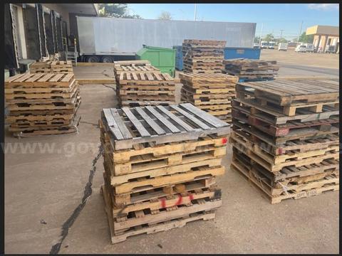Lot of 350(+/-) Wood Pallets: Amarillo, TX
