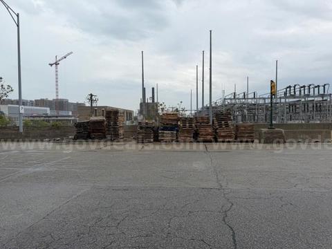 Wooden Pallets (Lot of 120+)