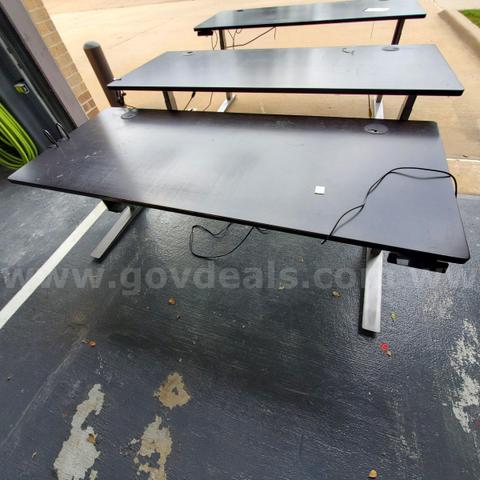Electric adjustable height desk