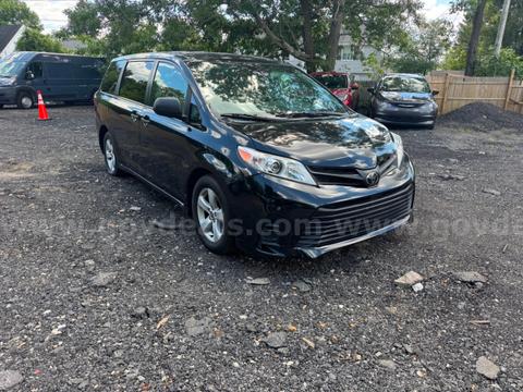 2020 Toyota Sienna LE 7-Passenger Mobility