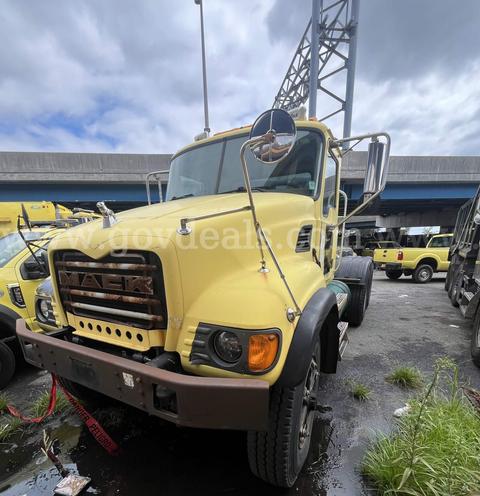 2004 Mack CV713 Granite