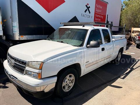 2006 Chevy Silverado 1500 Hybrid Work Truck – Liftgate, Ladder Rack and Toolbox