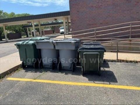 LOT of 10 Trash Cans
