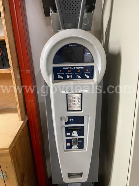lot of 9 electronic parking meters with solar panels