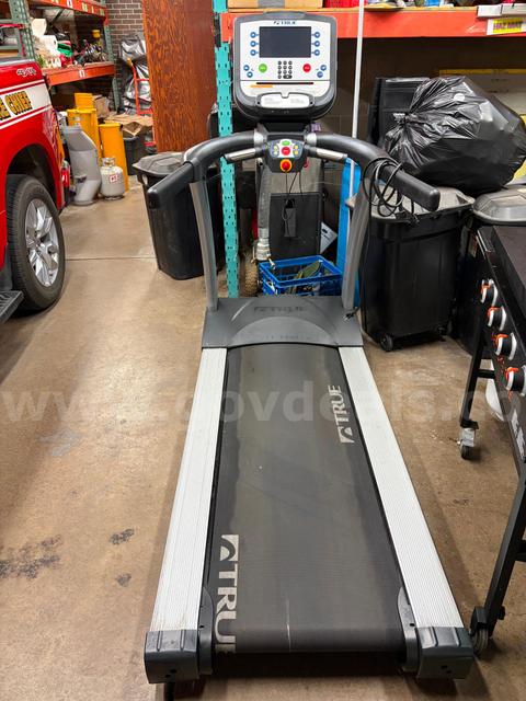 True CS400 Escalate 9 Treadmill 14'