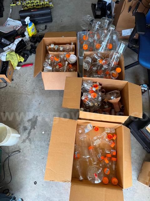 Massive lot of Pyrex and Kimex Forensic science and laboratory high temperature flasks beakers shipping available