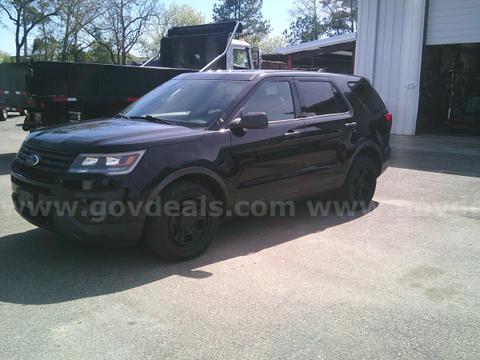 2018 Ford Explorer. 3.7 liter. All wheel drive.