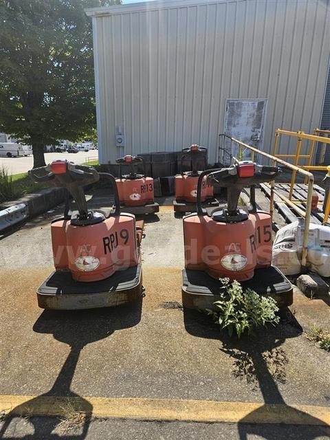 Lot of 4 Toyota 8HBE30 battery Operated long fork pallet jacks