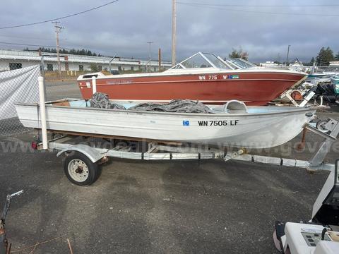 Aluminum V-hull Boat with Trailer