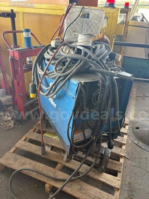 Miller Dialarc 250 AC/DC Arc Welder with stock number 901564 and serial number KH360011.