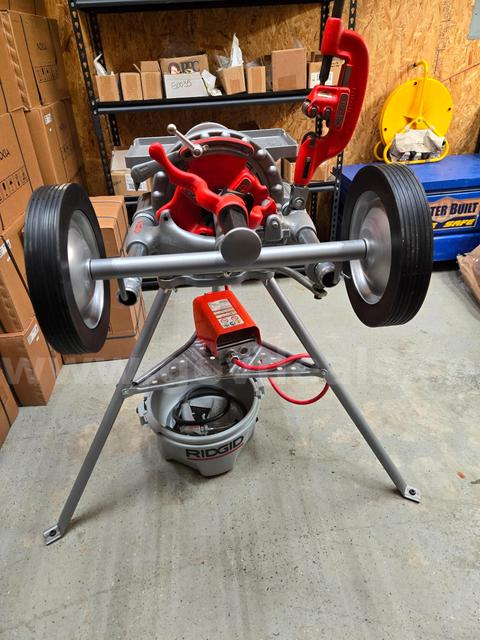 Rigid 300-T2 Pipe Threading Machine/with stand, Wheel Cart & Accessories