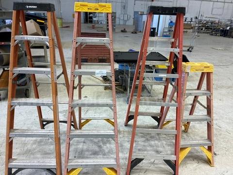 Lot of 4 Ladders (Lic 3108118) Palmdale