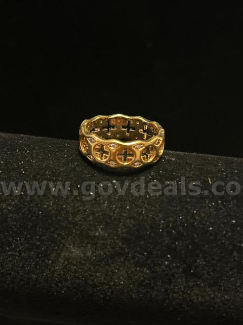 Stunning, Ladies, 24k Gold, Size 8.5, CZ Cross Wedding Band Read⬇️