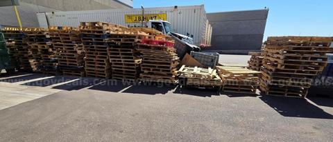 WOOD PALLETS - 200 +