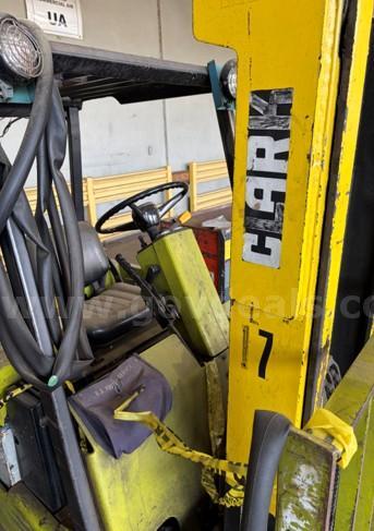 Clark Forklift nbattery is not  included