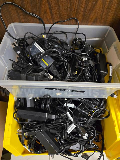 IT - Lot #673 - Lot of 61  - Lenovo 65W Adapters