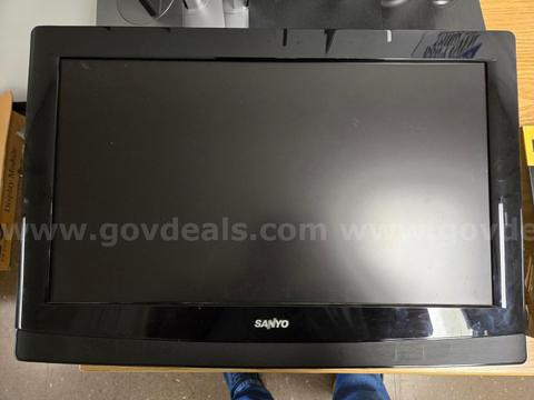 IT - Lot #684 - Sanyo DP26670 26" Diagonal LCD/DVD HDTV Combo