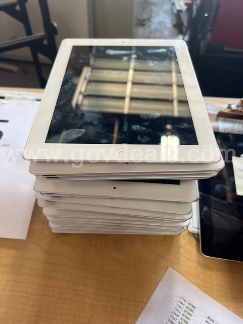 Lot of 19 White I-Pad 2, Model A1395, 30 pin chargers not included