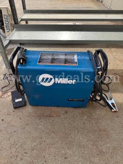 MILLER DIVERSION 180 SINGLE PHASE 120 AND 240 V, 50/60 HZ TIG MACHINE (907627) - Inoperable -Tig Welder