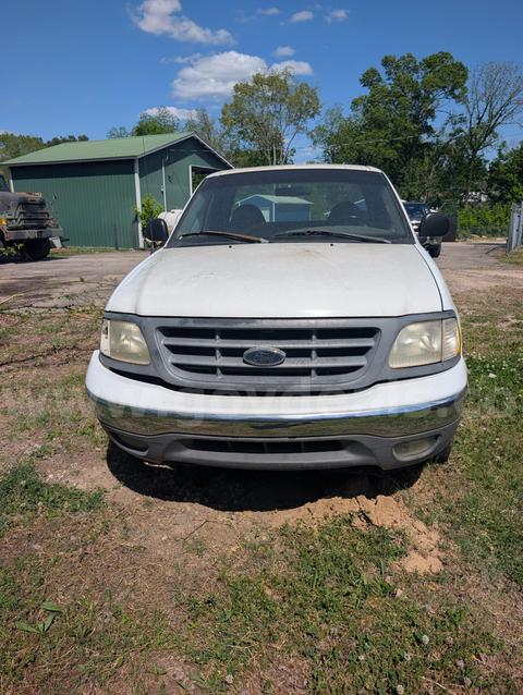 2000 Ford F-150 XL Reg. Cab Short Bed 2WD
