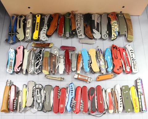 Approximately 12 lbs. of Assorted Knives, #35632