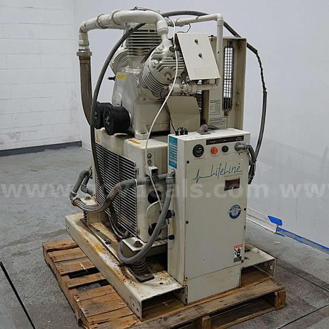 Hitachi Air Compressor w/ Beaconmedaes LifeLine Manifold