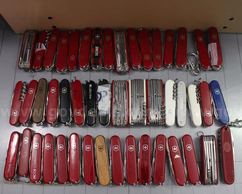 Approximately 10 lbs. Assorted Victorinox/Swiss Army Knives, #35411