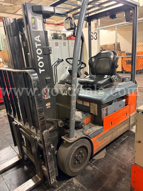 Lot of 4 Forklifts