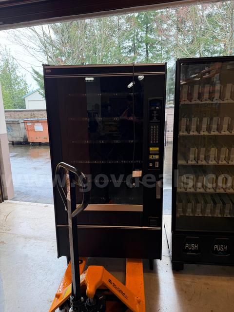 CRANE Snack Machine