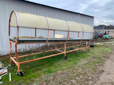 Conveyor roller chute