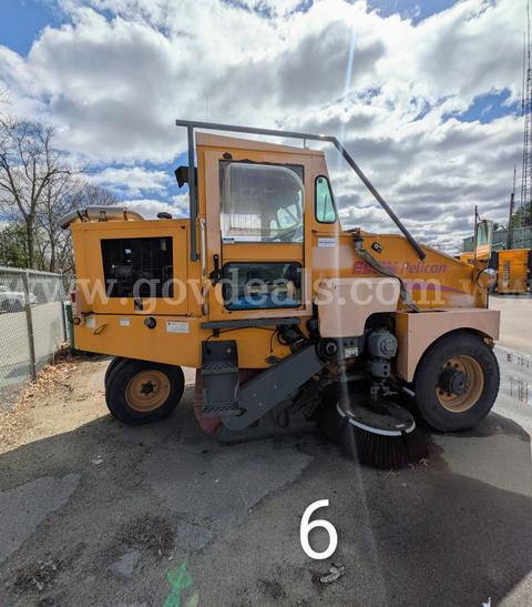 2006 Elgin Pelican Series SE Sweeper
