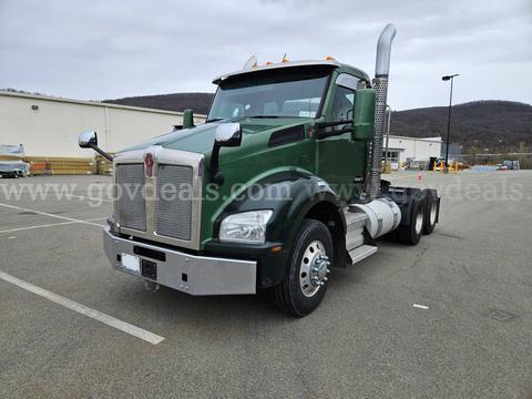 2017 Kenworth T880 Tandem Axle Day Cab Tractor